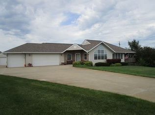 25255 332nd St, Sioux City, IA 51108