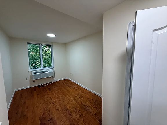 4th image of 141-27 84th Dr #4