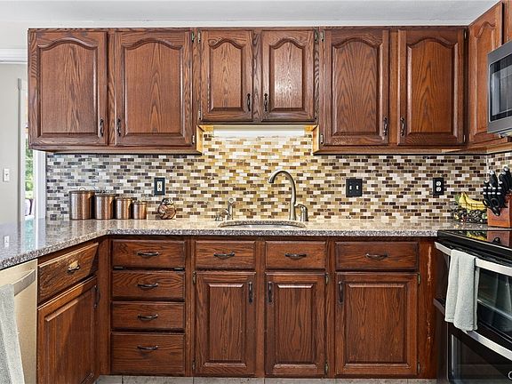 3rd image of 8213 Molson Way