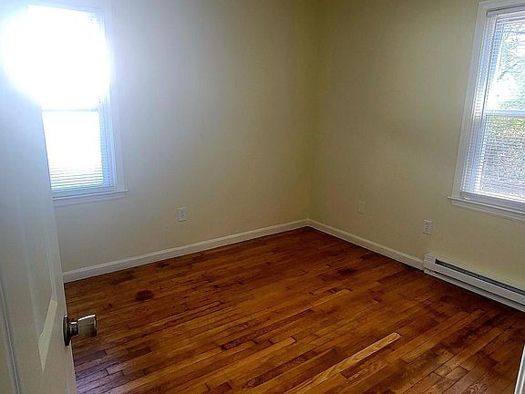 4th image of 2687 Byron St