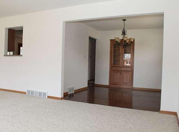 3rd image of 1021 W Wayland Dr