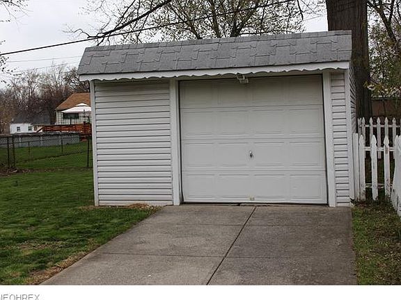 2nd image of 18708 Rockland Ave