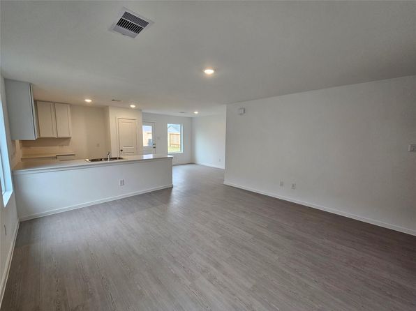 383 Kingston Way, Waller, TX 77484