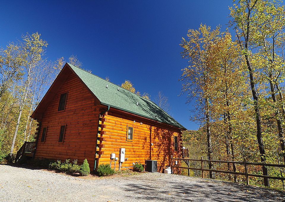 2nd image of 220 Nicholas Ln