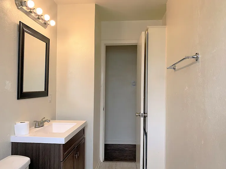 712 Juno Ln — Photo 5