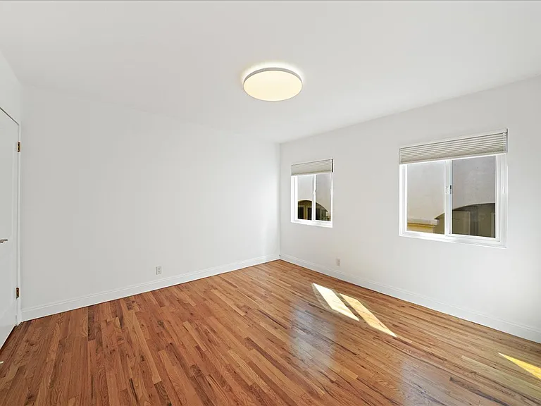 11719 Mayfield Ave #6 — Photo 3