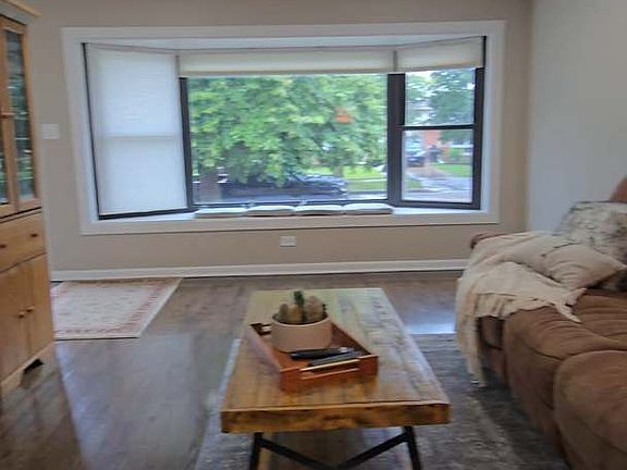 4th image of 7039 N Ottawa Ave