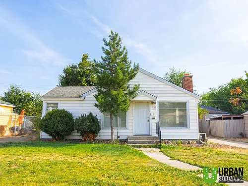 2427 W Walton Ave Photo 1