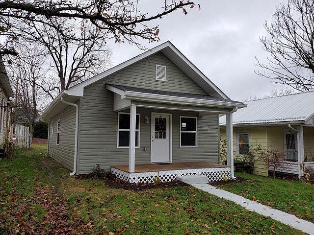 1st image of 204 W Poplar St