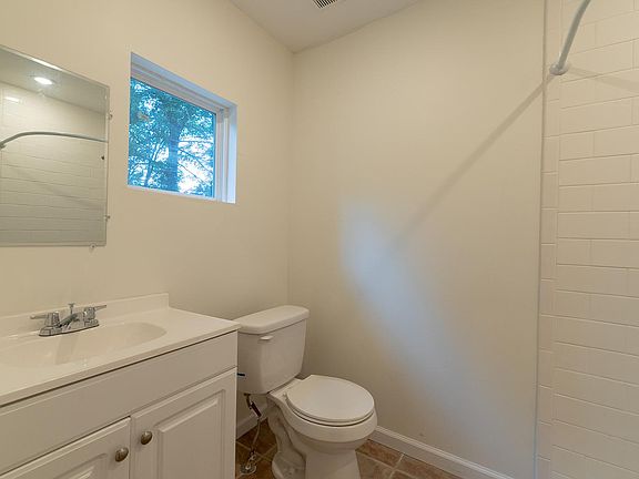 5th image of 35 N Bingham St Unit B