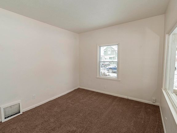 4th image of 914 W 6th St