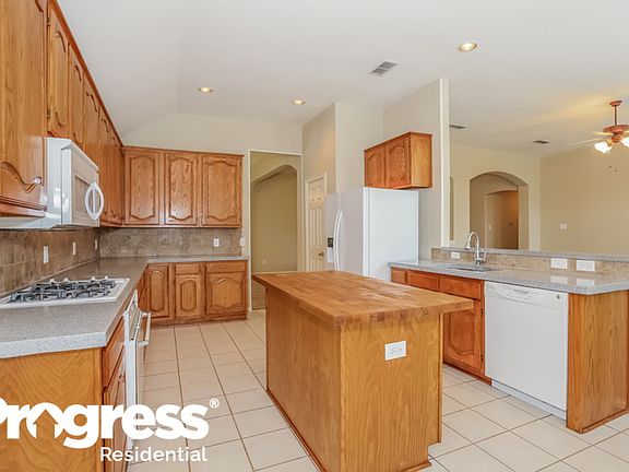 4th image of 3945 Larkspur Dr