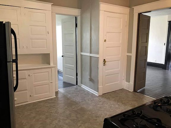 5th image of 670 Fremont Ave NW