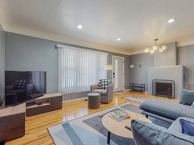837 Adams St NE — Photo 15