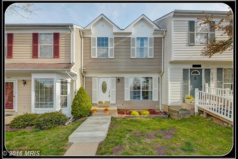1st image of 207 Aston Ct