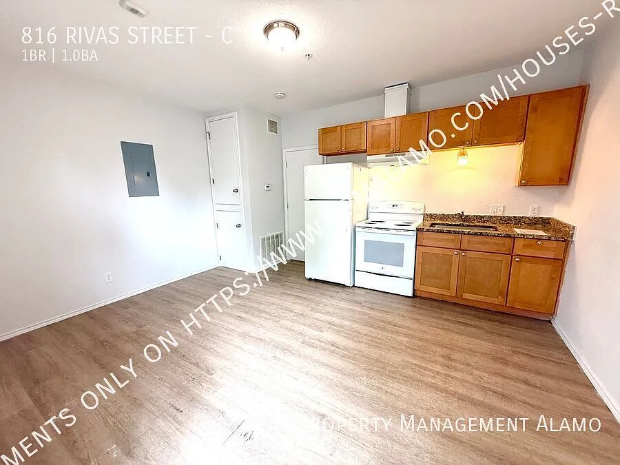 Photo 2 of 13 - 816 Rivas St #C - San Antonio, TX Building Photo - 816 Rivas St #C