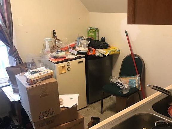 2nd image of 1918 Whitney Ave Floor 3