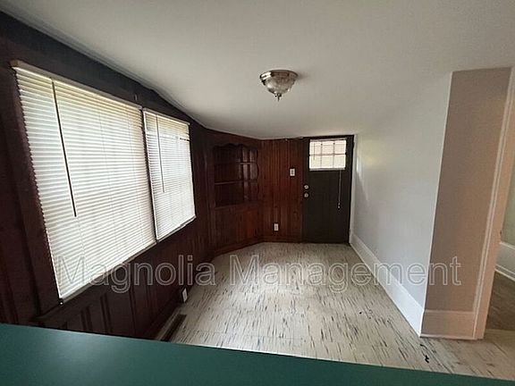 4th image of 241 Davis St