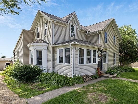 3rd image of 212 Main St