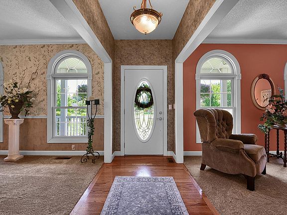 3rd image of 7 Fox Mill Dr