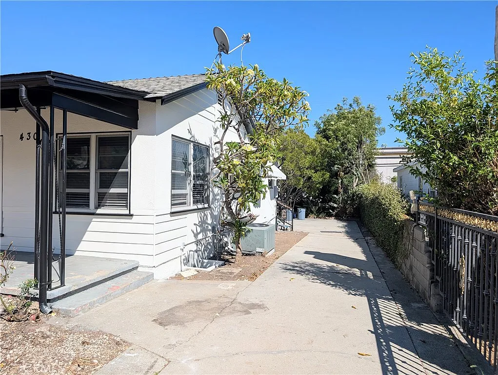2 bed, 1377 sqft, $3,380 — Photo 2