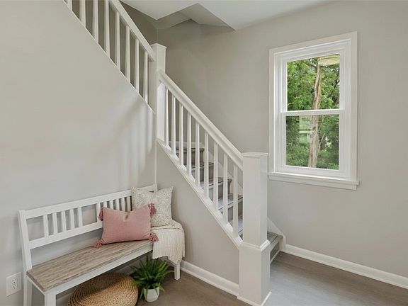 4th image of 121 Freeport Rd
