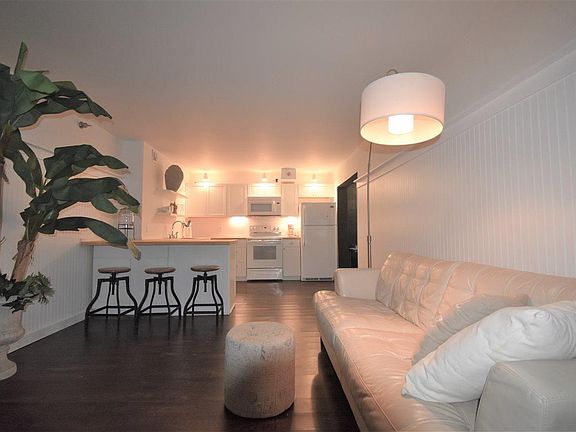 4th image of 224 E Garden St APT 149