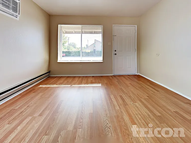 10061 Lincoln Village Dr — Photo 2