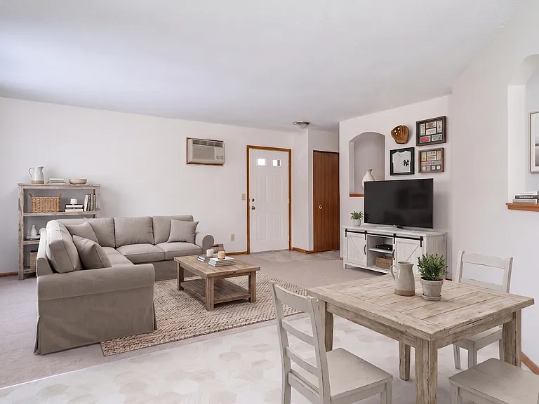 Woodcrest Townhomes — Photo 3