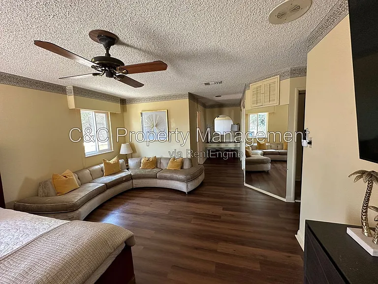 425 Edgerton Dr — Photo 11