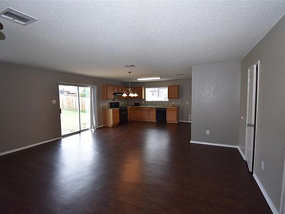5th image of 205 Equestrian Dr