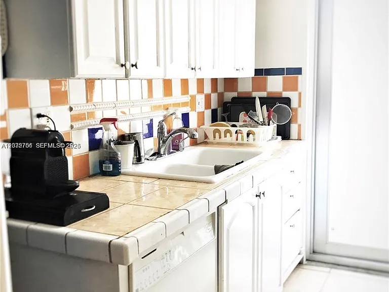 1840 James Ave #10 — Photo 11