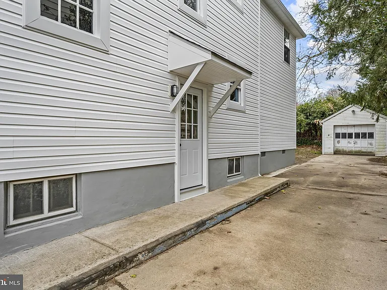 19 Conwell Ave — Photo 30