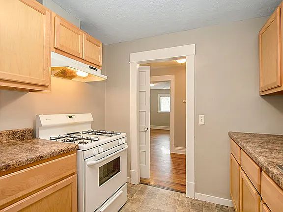 4th image of 823 Sigsbee St SE #2