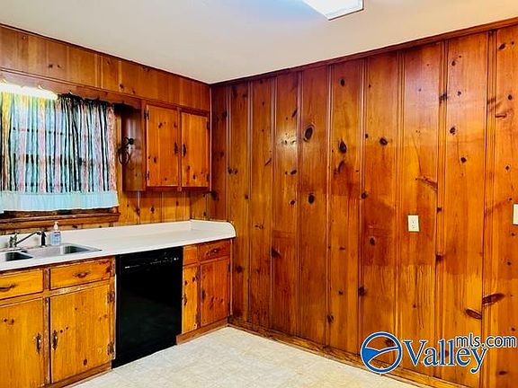 3rd image of 142 Hamaker St SW