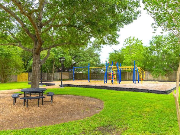 11506 Brook Meadows Ln, Meadows Place, TX 77477
