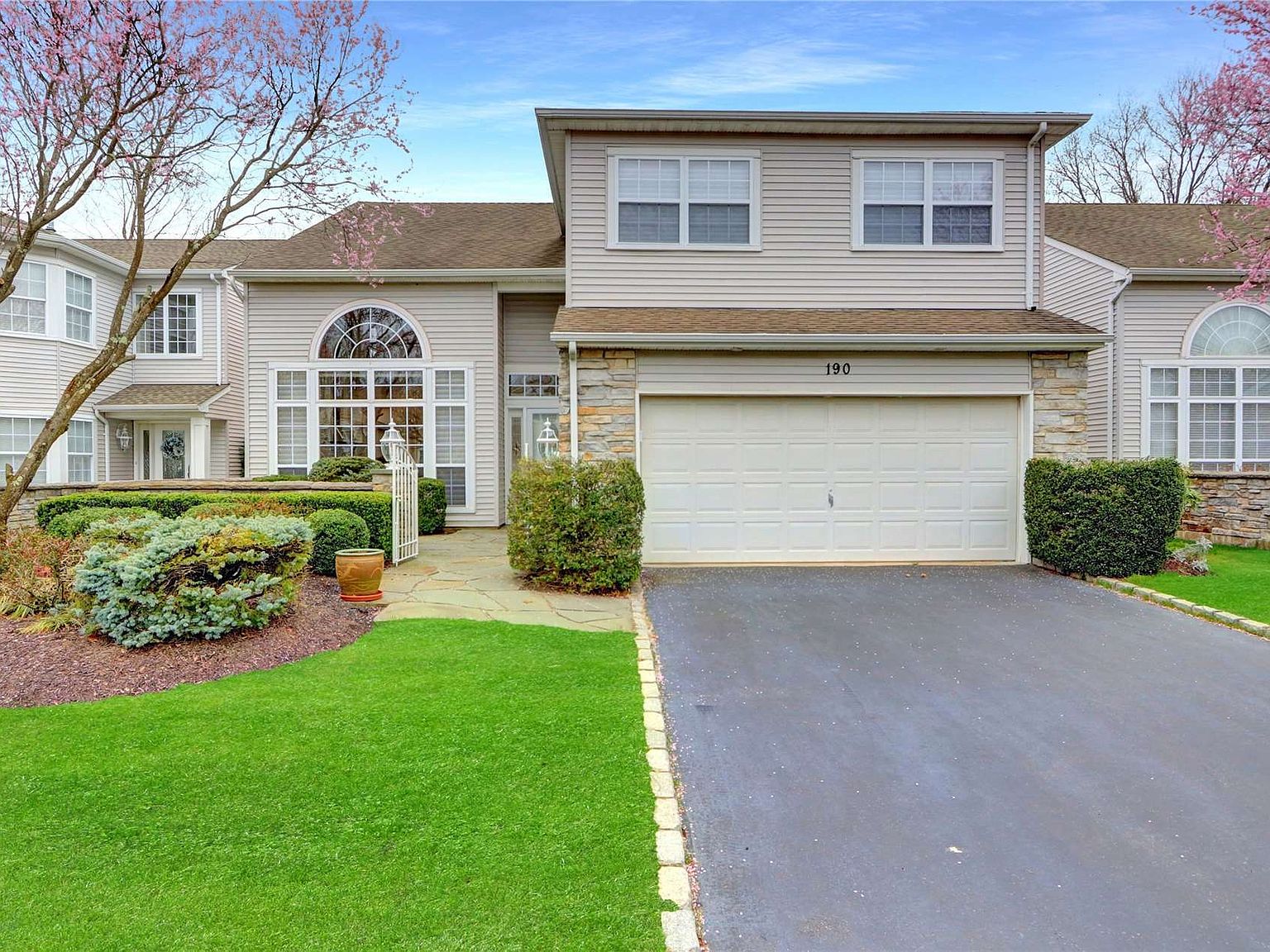 190 Windwatch Drive, Hauppauge, NY 11788 Zillow