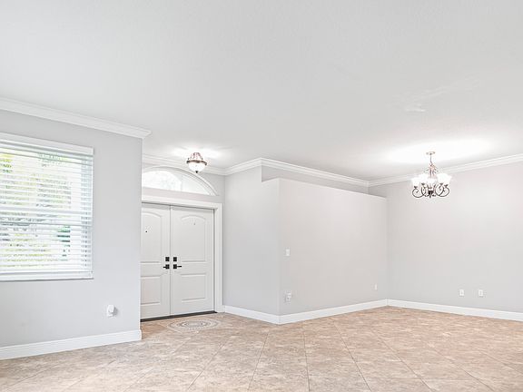 4th image of 7798 Oak Grove Circle