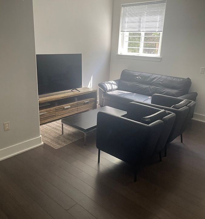 1st image of 1326 N 15th St Room 4-1