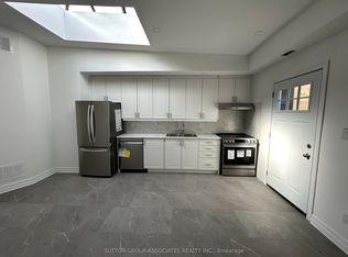 792 College St FLOOR 3, Toronto, ON M6G 1C6