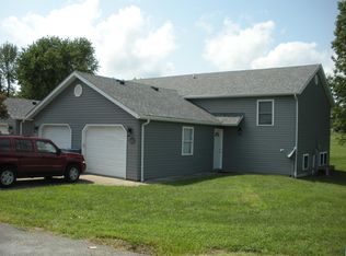 906 Finney Dr, Carterville, IL 62918