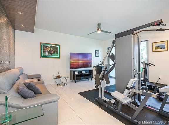 3rd image of 257 Shore Ct