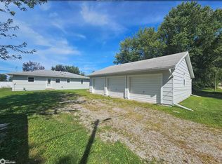 409 S 17th St, Fairfield, IA 52556