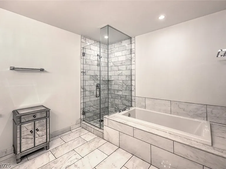 4471 Dean Martin Dr #307 — Photo 27