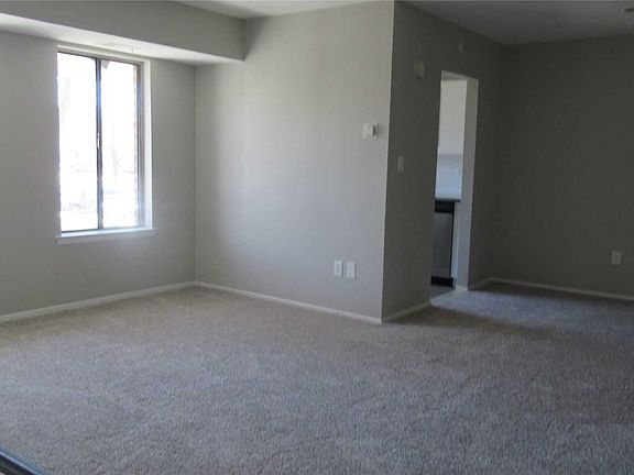 5th image of 18 Laramie Ct