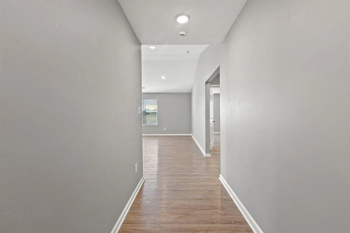 3 bed, 2.0 bath, 1625 sqft, $2,300 — Photo 3
