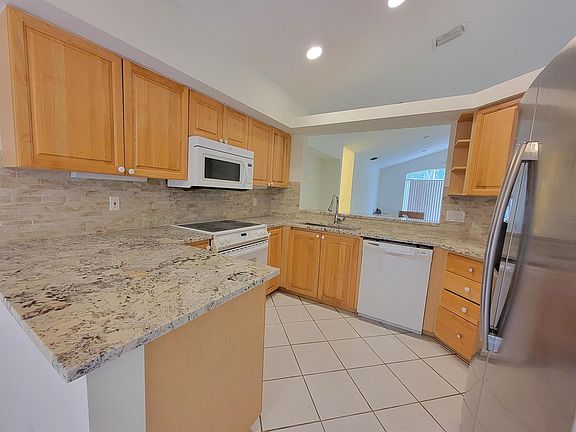 5th image of 3041 Casa Rio Ct