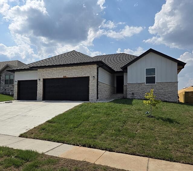 1st image of 939 S Pindall Lane