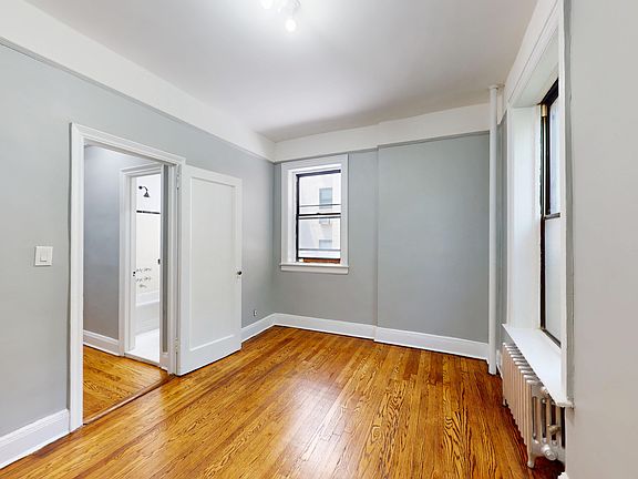 4th image of 215 W 80th St APT D2