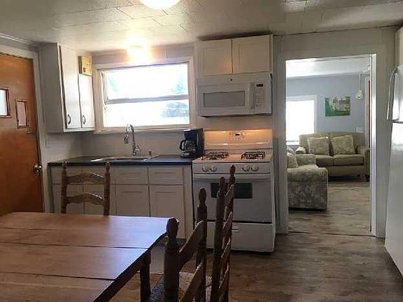 2nd image of 422 N Ferry St